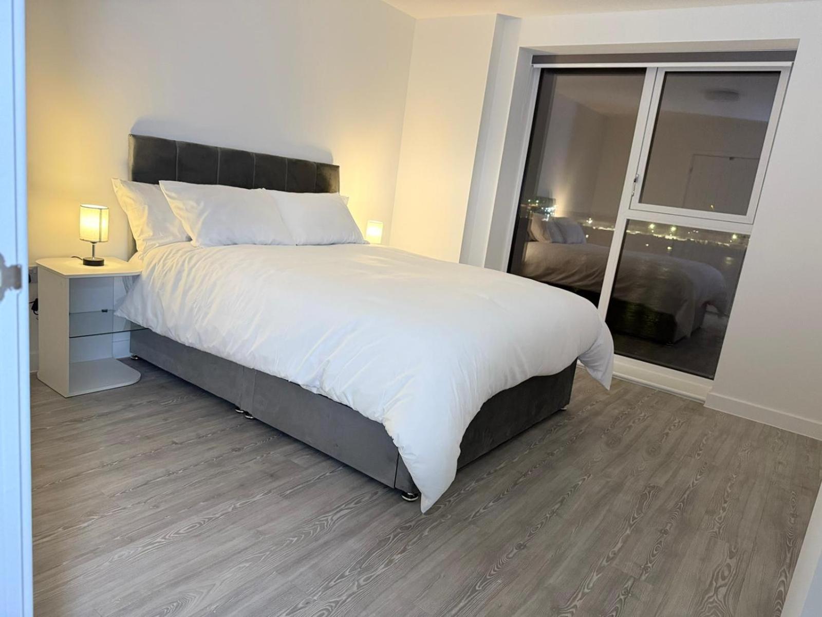 Serenity Waterfront 2 Bed Apartment Northfleet Eksteriør billede