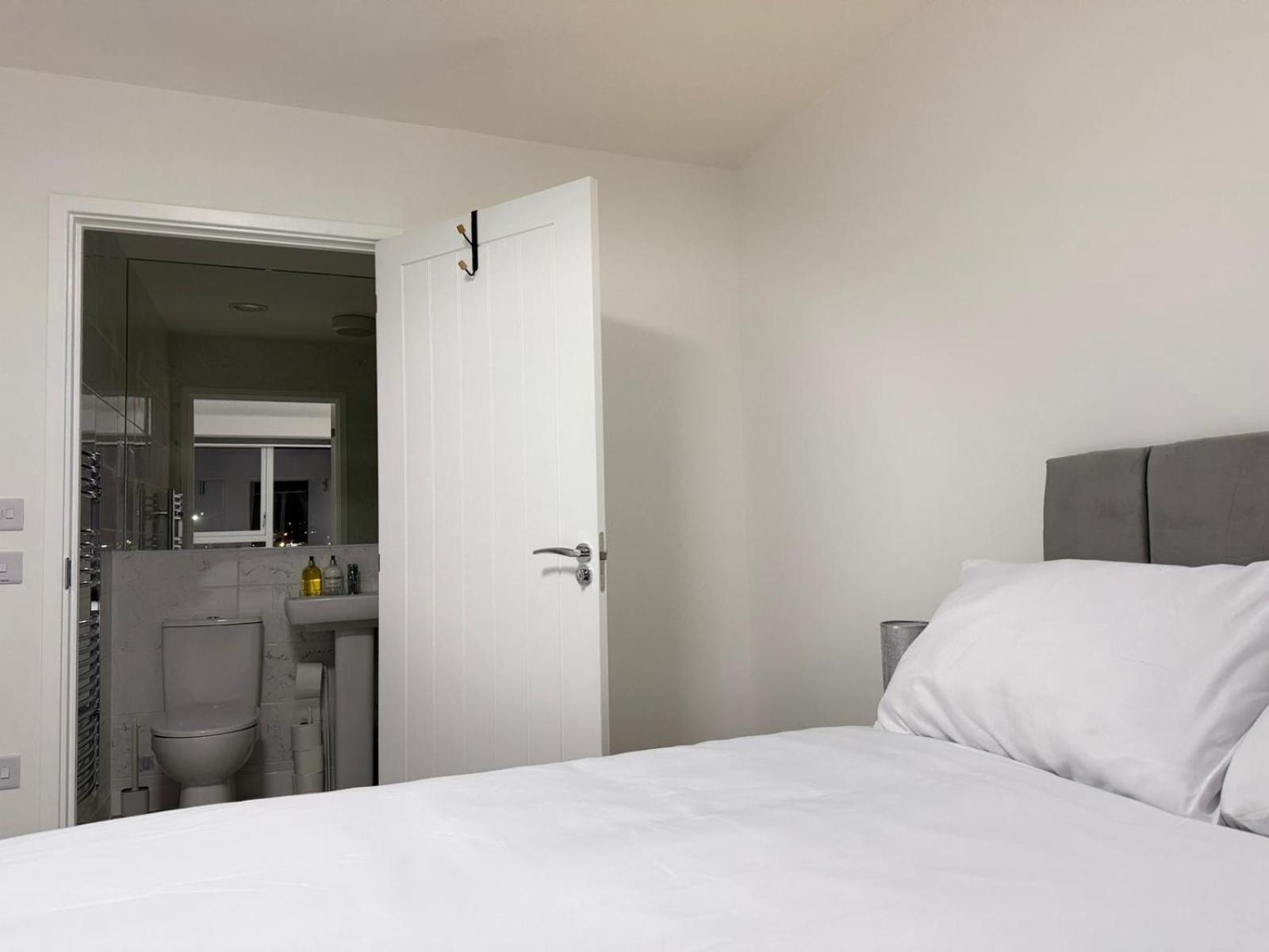 Serenity Waterfront 2 Bed Apartment Northfleet Eksteriør billede